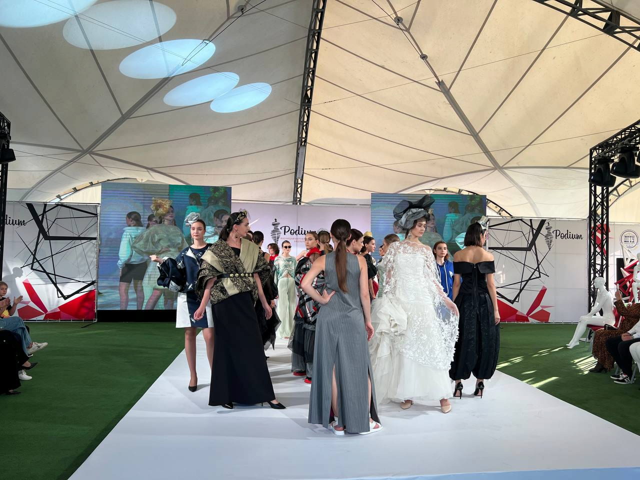 В «Сочи Парк Отеле» открылся Международный конкурс молодых дизайнеров и модельеров «Подиум-2023»