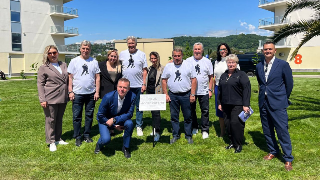 Звезды хоккея высадили в «Сочи Парк Отеле» Аллею легенд