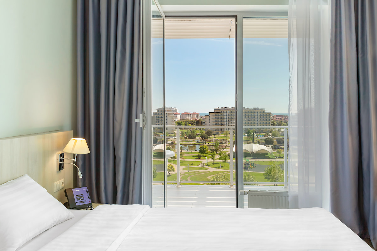 Апартаменты трехкомнатные с кухней