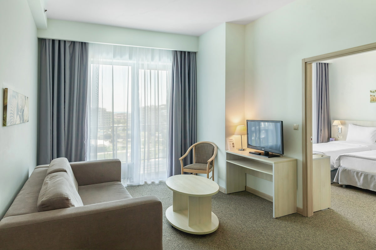 Апартаменты трехкомнатные с кухней