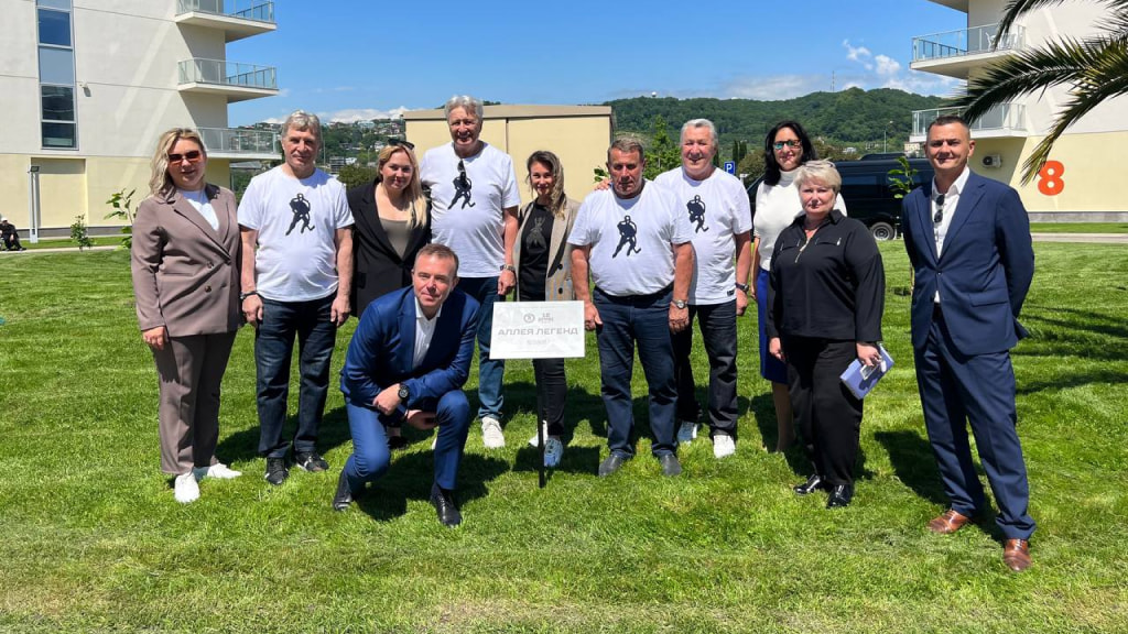 Звезды хоккея высадили в «Сочи Парк Отеле» Аллею легенд